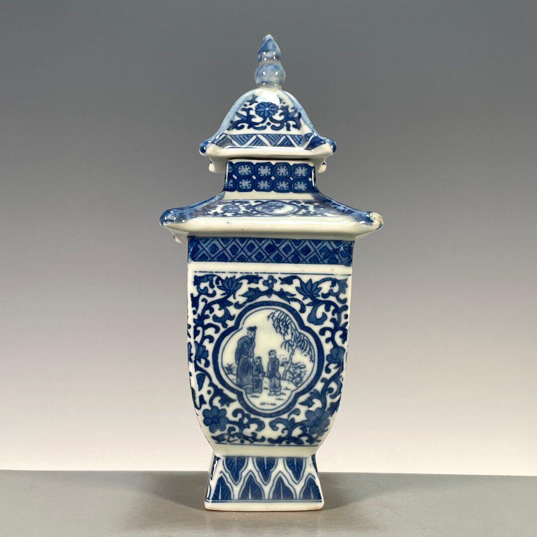 青花釉下彩開窓人物図四方宝塔瓶 景徳鎮 陶磁器 装飾品 現代工芸品 美術品 置物