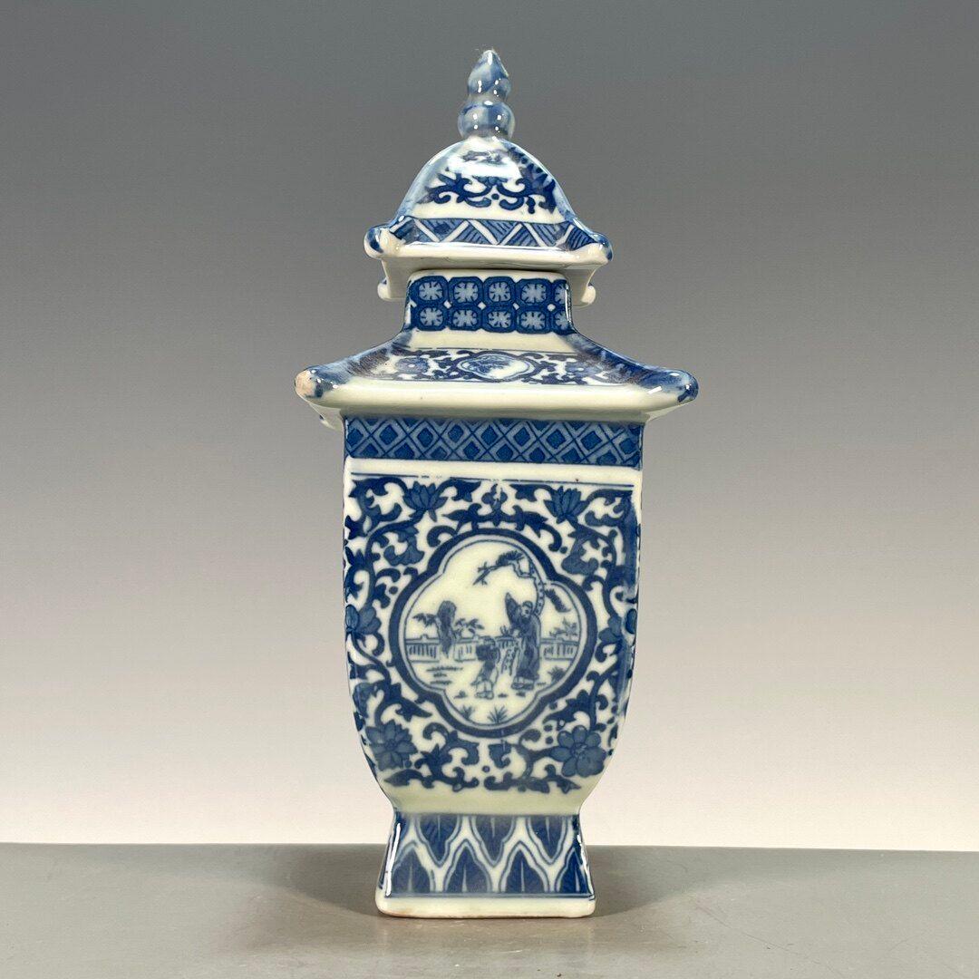 青花釉下彩開窓人物図四方宝塔瓶 景徳鎮 陶磁器 装飾品 現代工芸品 美術品 置物