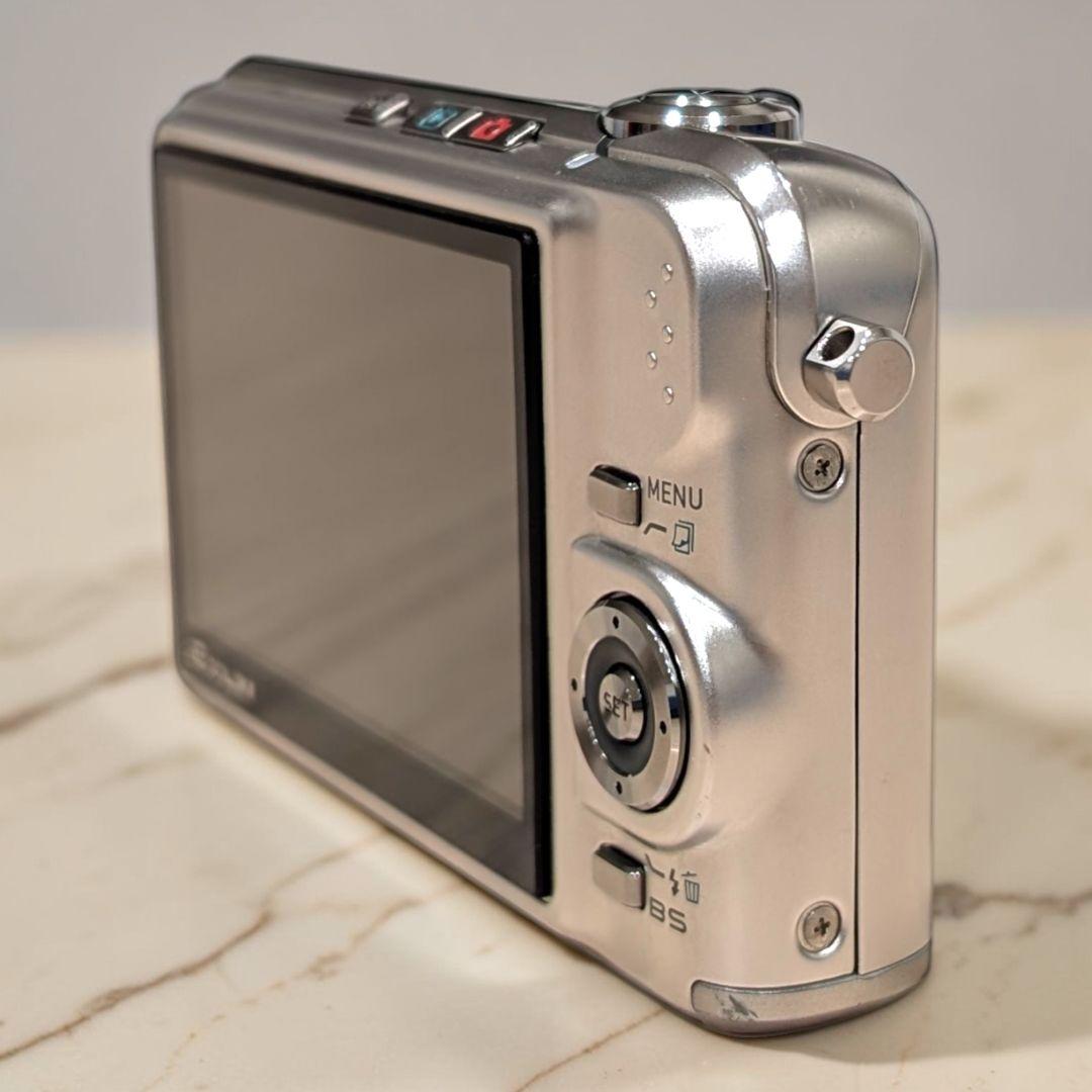 美品 動作確認済 CASIO EXILIM EX-Z1000 デジカメ シルバー