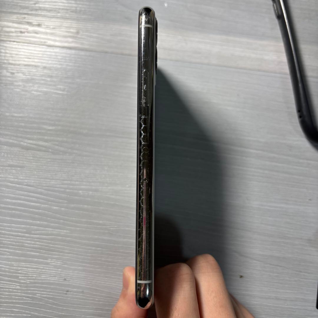 Apple iPhone 11 Pro 64Gシルバー 本体ケース付き
