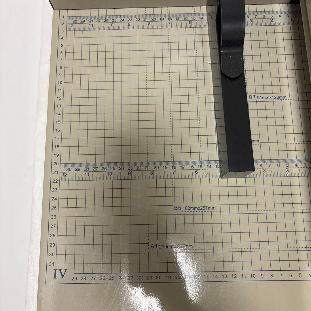 d*e様 【中古品】ダイシン商事 大型裁断機 ペーパーカッター DS-858A4