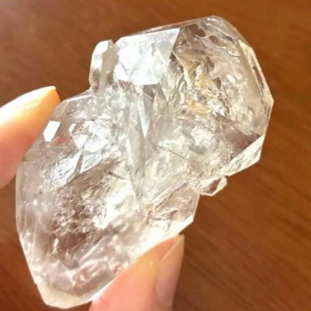 宝石質　エレスチャルスケルタルクォーツ　骸骨水晶　原石約67g シャンパンカラー