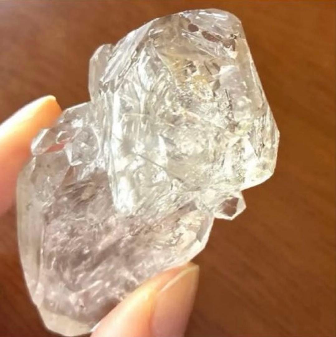 宝石質　エレスチャルスケルタルクォーツ　骸骨水晶　原石約67g シャンパンカラー