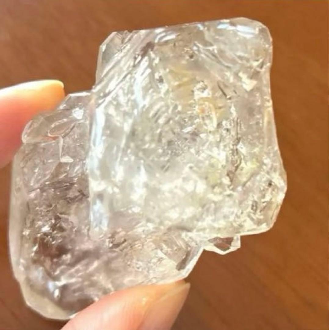 宝石質　エレスチャルスケルタルクォーツ　骸骨水晶　原石約67g シャンパンカラー