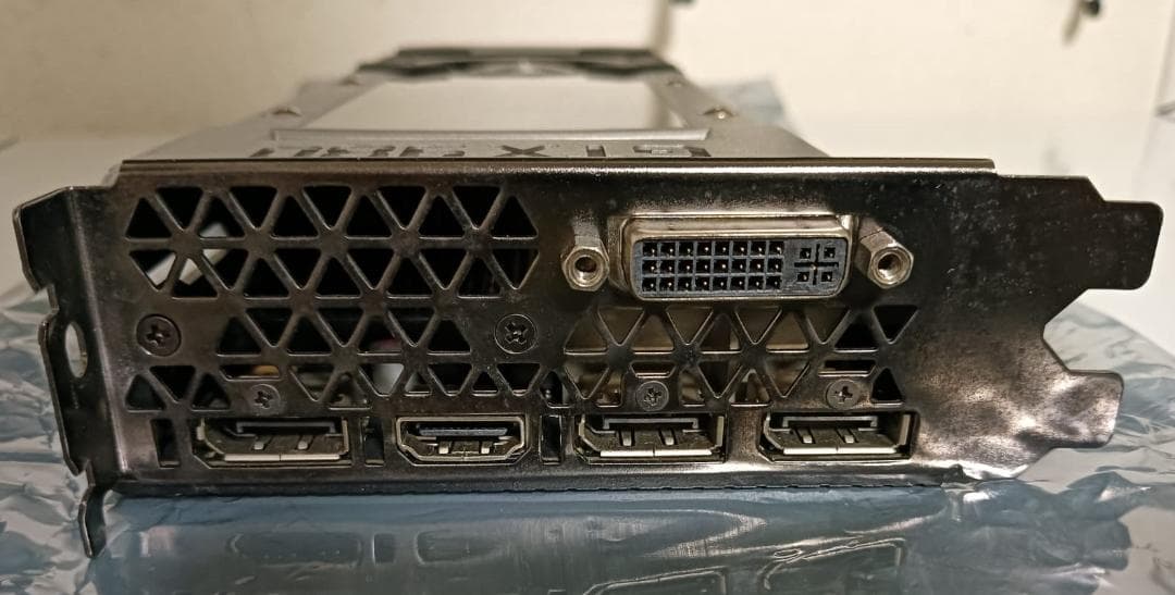 グラフィックボード・グラボ・ビデオカード NVIDIA GTX 980 Founders Edition/256bit