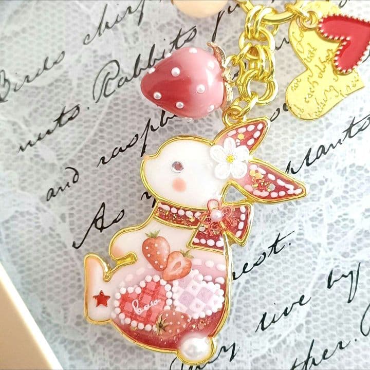 ♡苺みるく♡リボンうさぎ　レジンキーホルダー　ハンドメイド