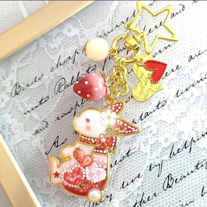 ♡苺みるく♡リボンうさぎ　レジンキーホルダー　ハンドメイド