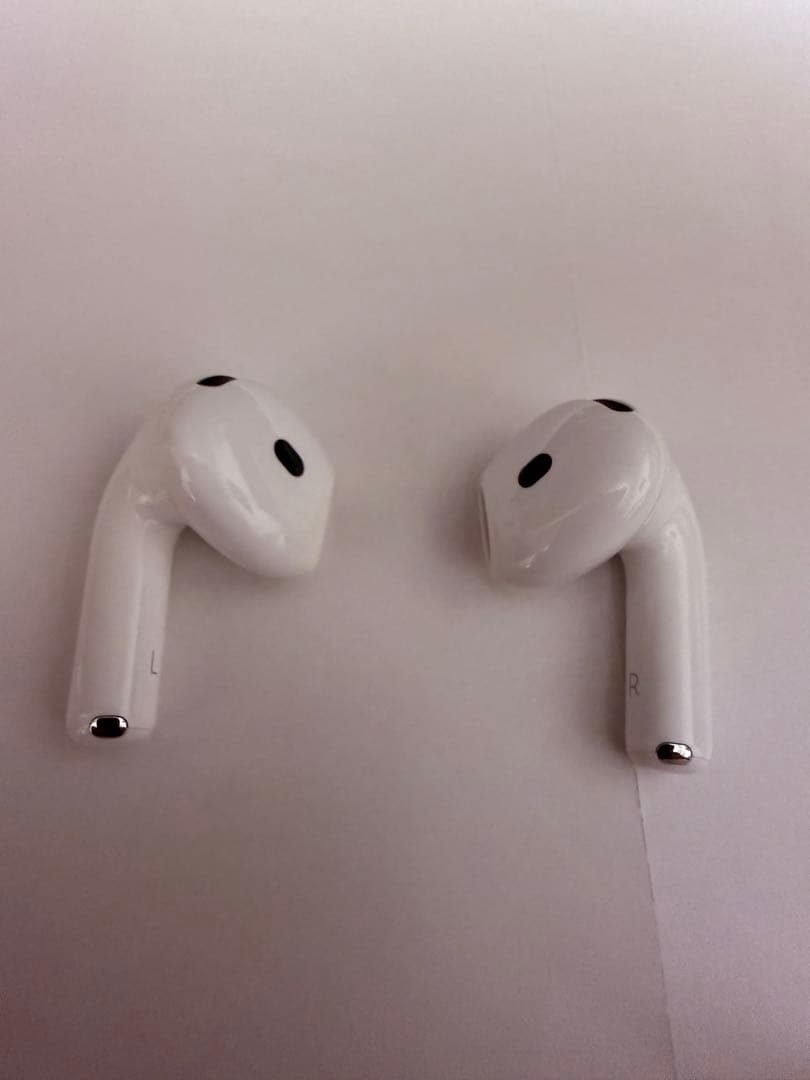 AirPods 4アクティブ　ノイズキャンセル搭載　本体 ホワイト　箱付き