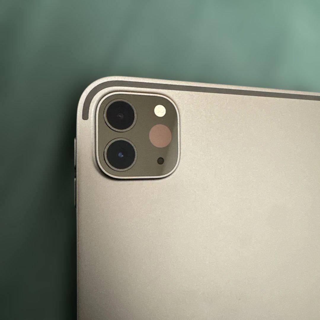 Apple iPad Pro 11インチ Apple純正カバー付き