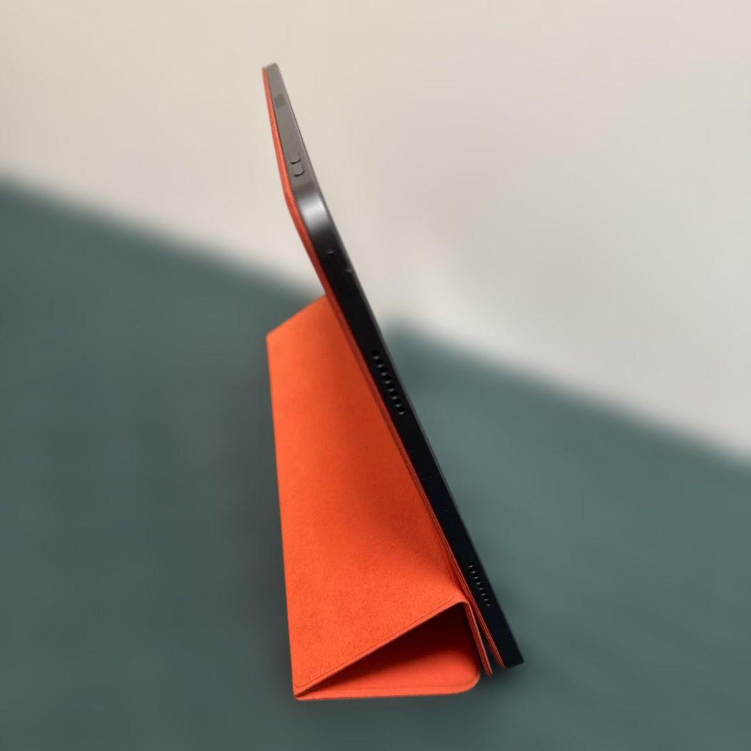 Apple iPad Pro 11インチ Apple純正カバー付き
