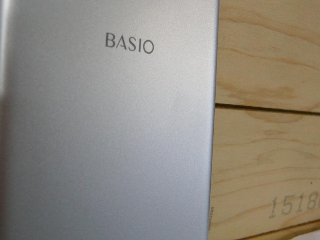 BASIO active SHG09 au シルバー 本体 ケース 64GB