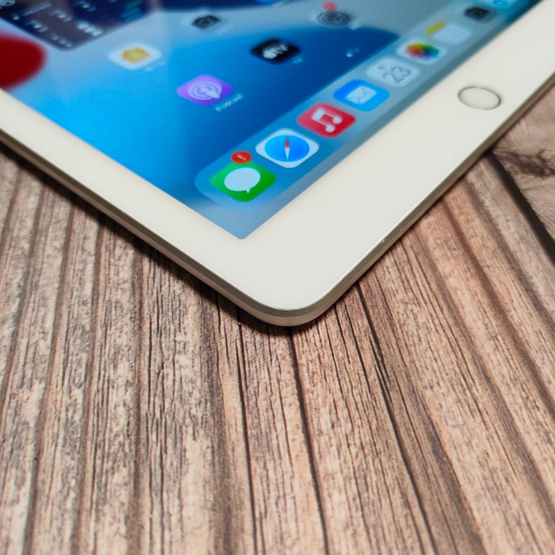 iPad 第6世代 32GB シルバー SIMフリー 美品