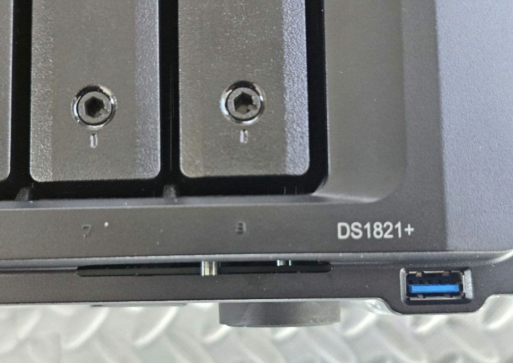 Synology DS1821+ 8ベイ NAS 32GB　10GbE 増設済み