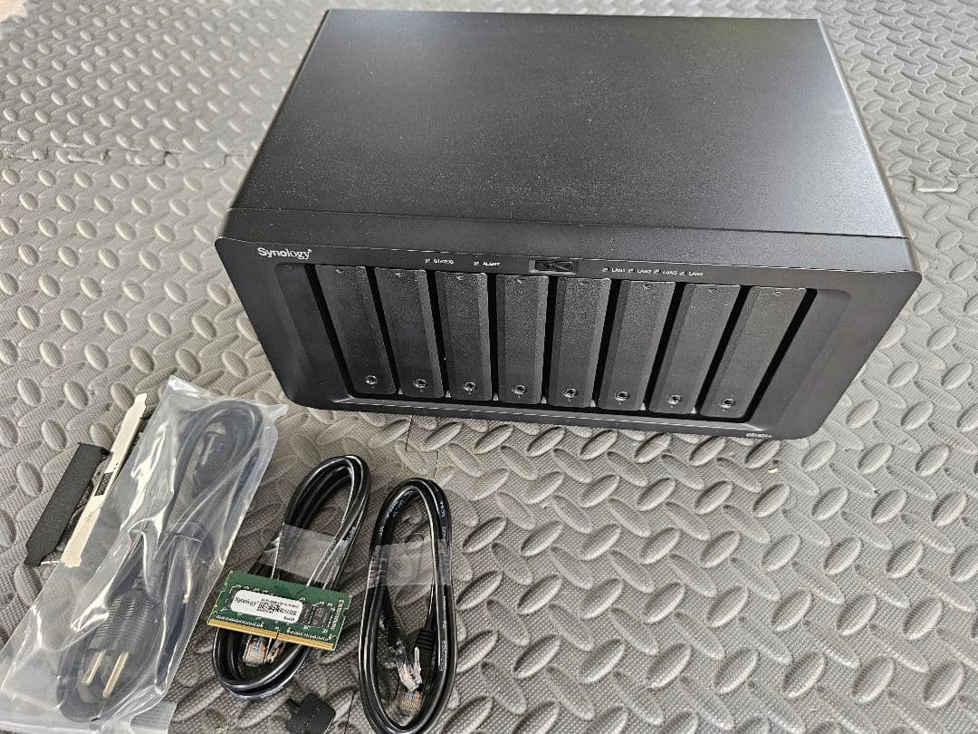 Synology DS1821+ 8ベイ NAS 32GB　10GbE 増設済み