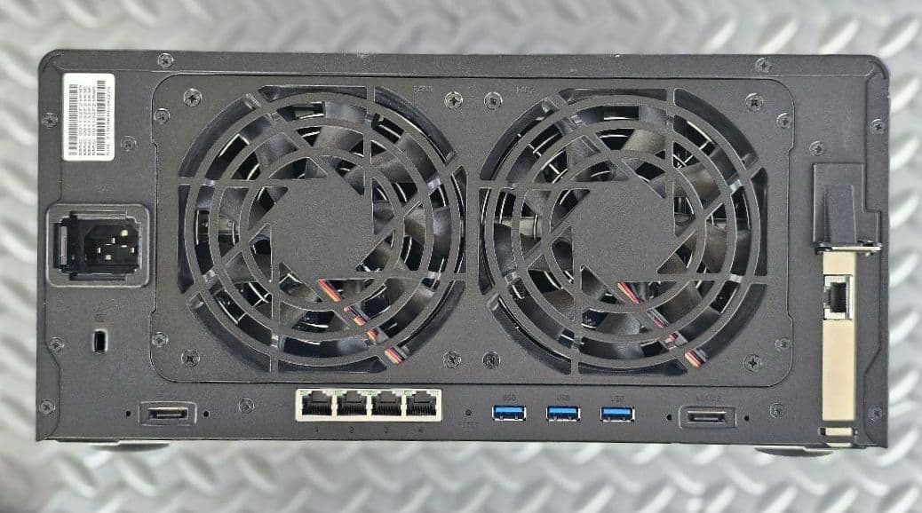 Synology DS1821+ 8ベイ NAS 32GB　10GbE 増設済み