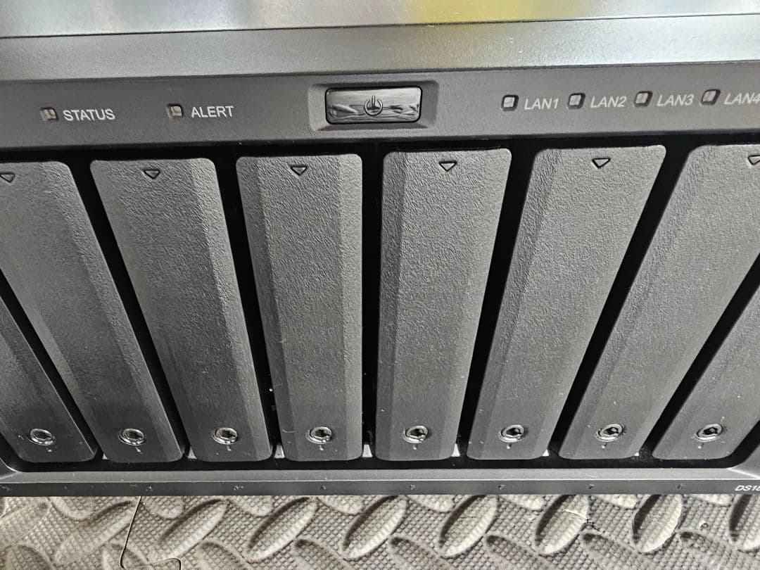 Synology DS1821+ 8ベイ NAS 32GB　10GbE 増設済み