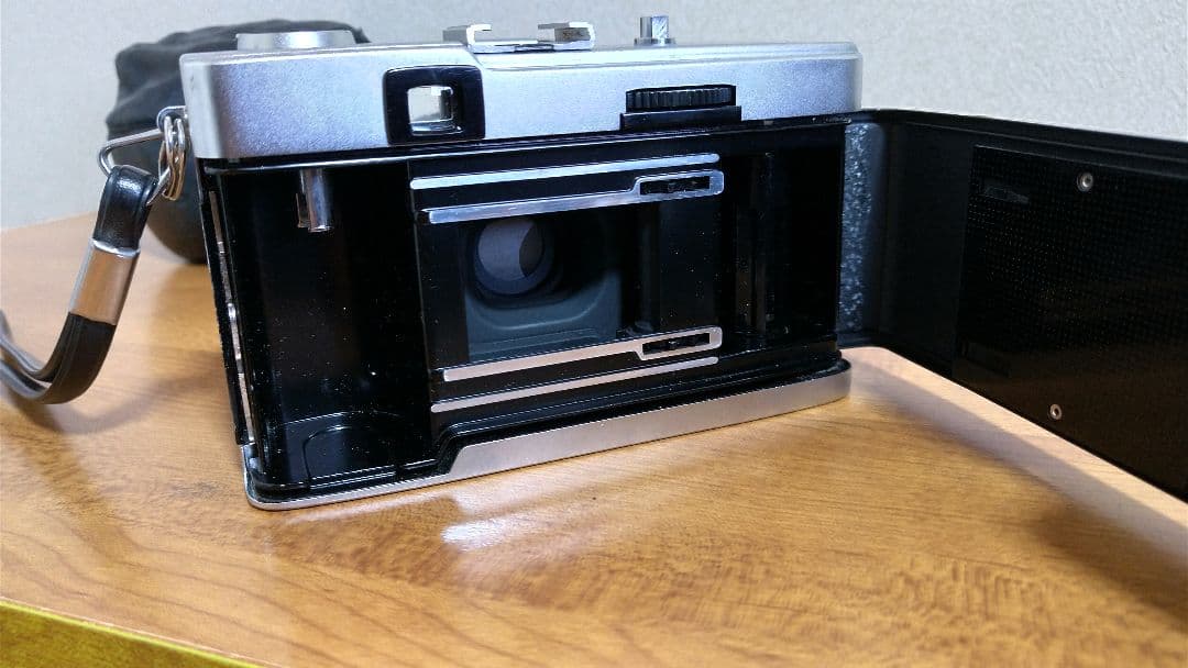 レトロ OLYMPUS TRIP 35 コンパクトフィルムカメラ(赤ベロ確認済)