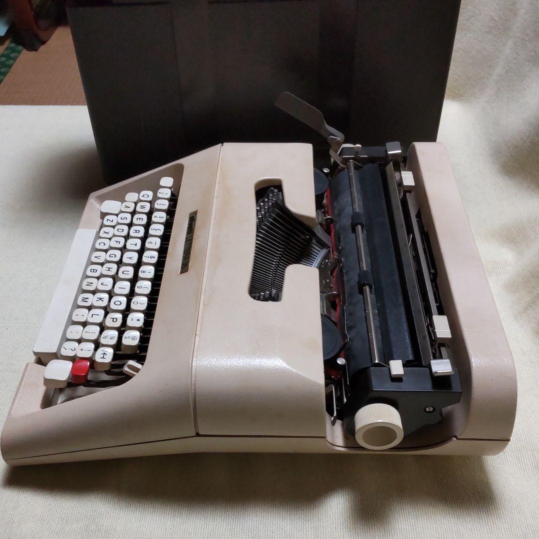オリベッティレターラ35タイプライター