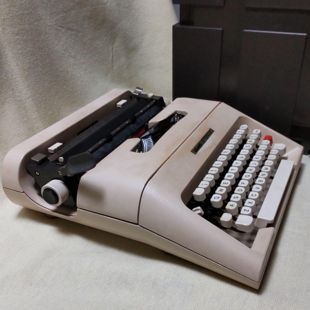 オリベッティレターラ35タイプライター