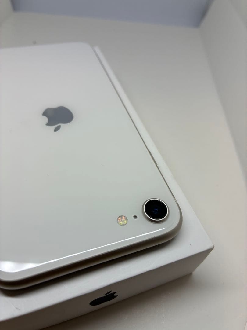 【超美品】iPhone SE3 64GB 白　SIMフリー　新品画面、バッテリー