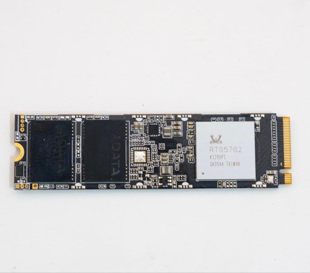 XPG S8100 2TB M.2 SSD 本体