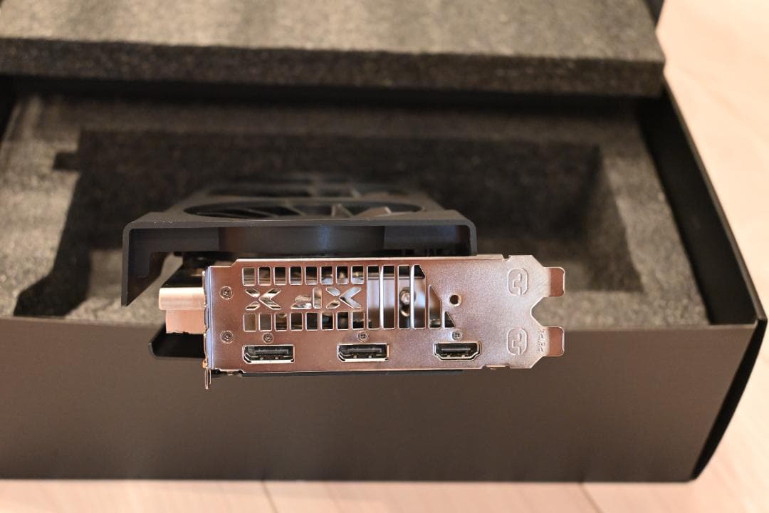 グラフィックボード・グラボ・ビデオカード XFX SWIFT RX 9060 XT OC Triple 16GB