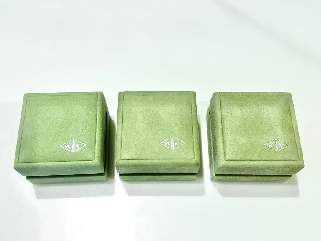 Van Cleef & Arpels ギフトボックス ピアス3個セット