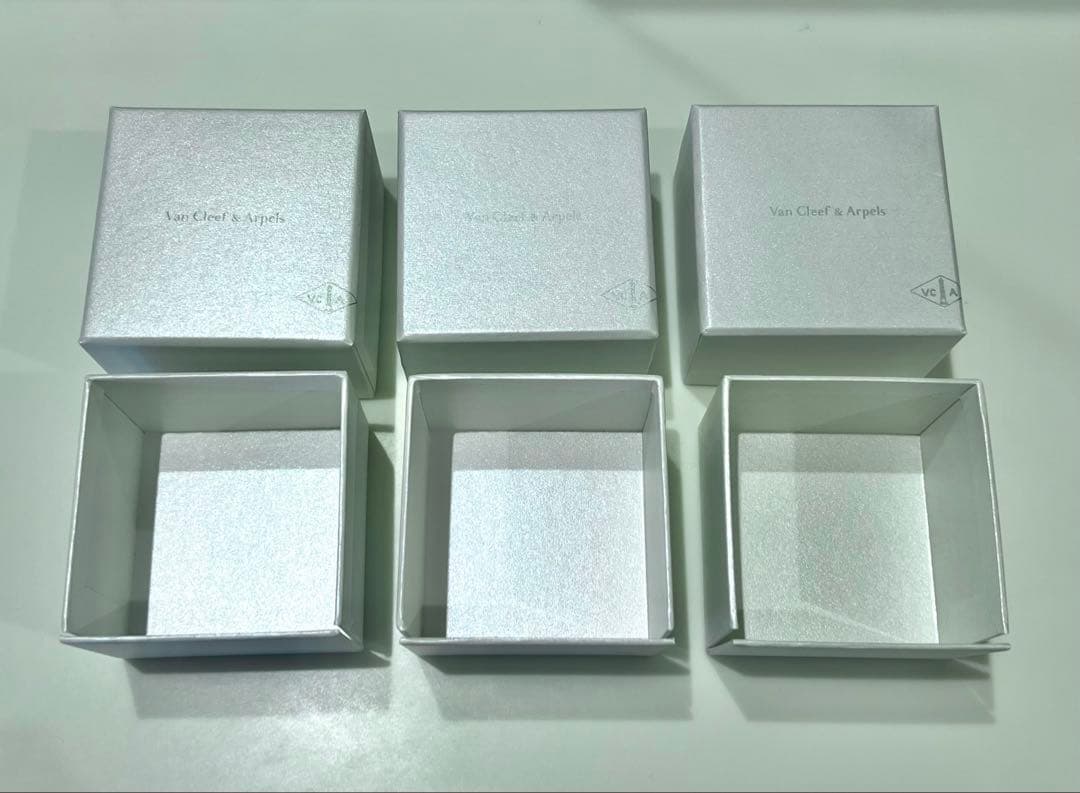 Van Cleef & Arpels ギフトボックス ピアス3個セット