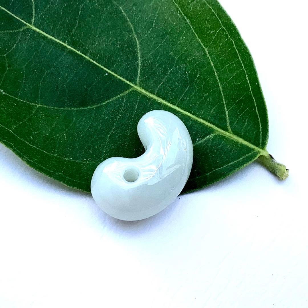 ✳一生物の勾玉‼️持つなら本物ジェダイト　糸魚川翡翠*吉祥開運縁起物‼️　機械鑑定付