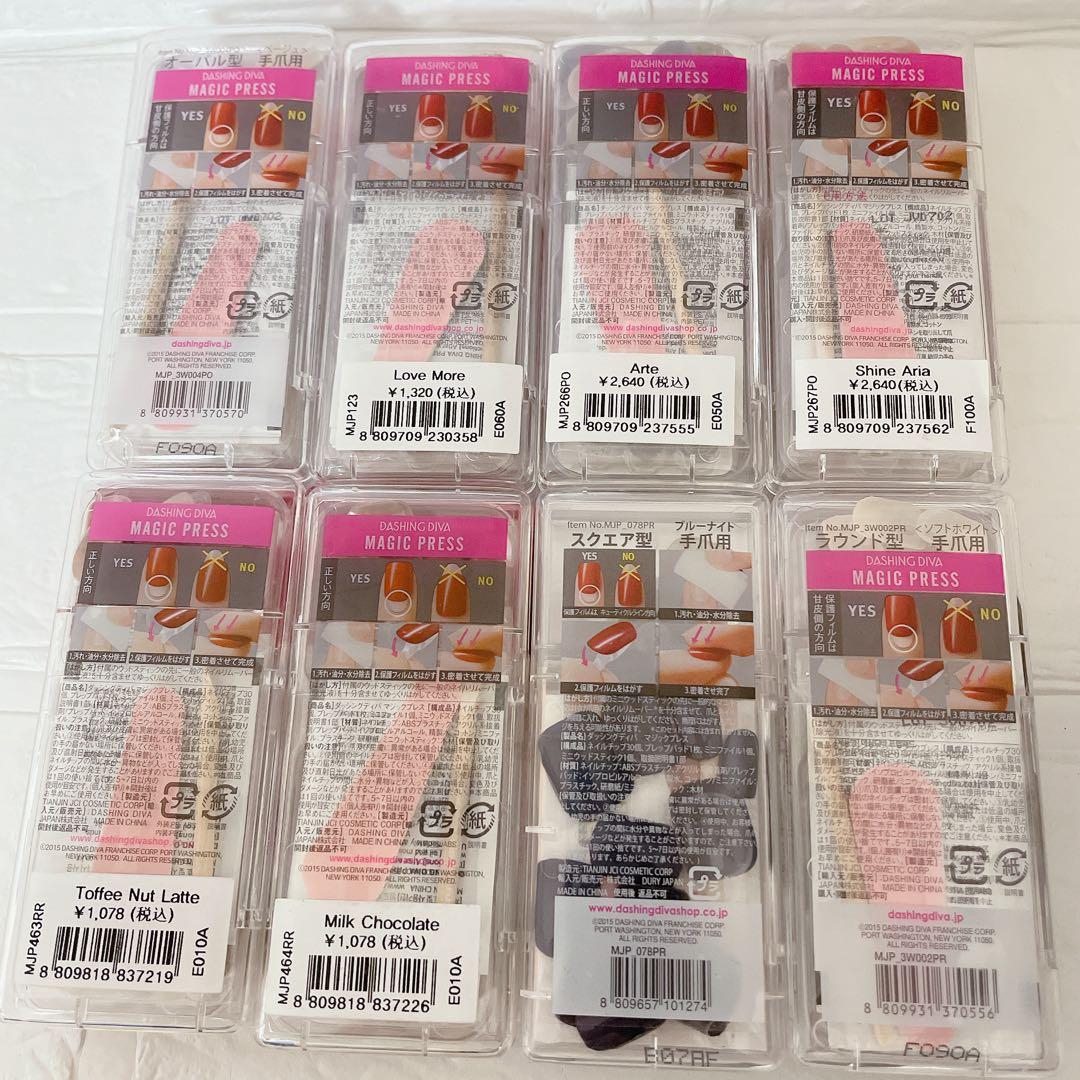 新品・匿名配送　　ダッシングディバ　マジックプレス〈ネイルチップ〉11つ点セット