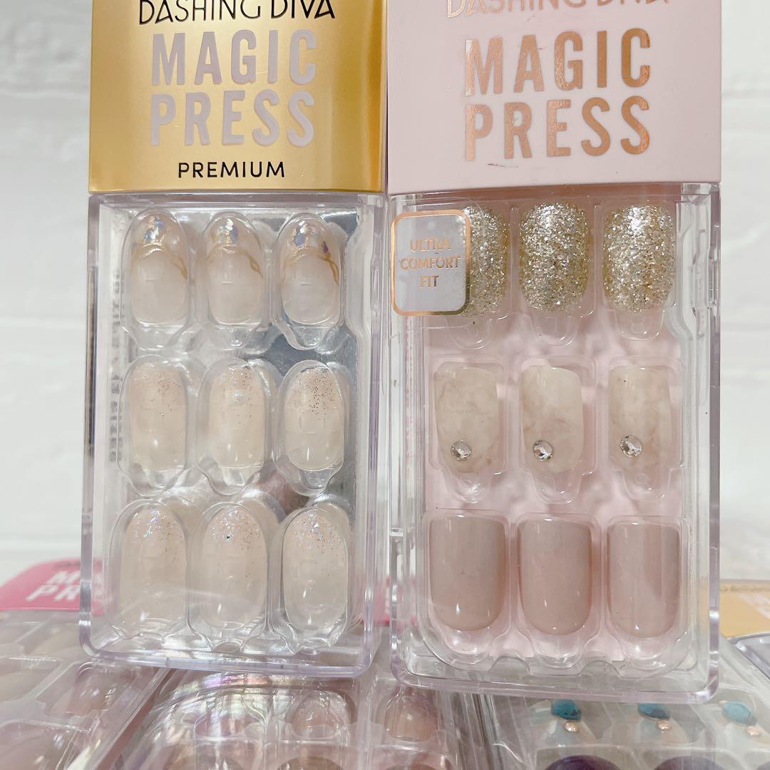 新品・匿名配送　　ダッシングディバ　マジックプレス〈ネイルチップ〉11つ点セット