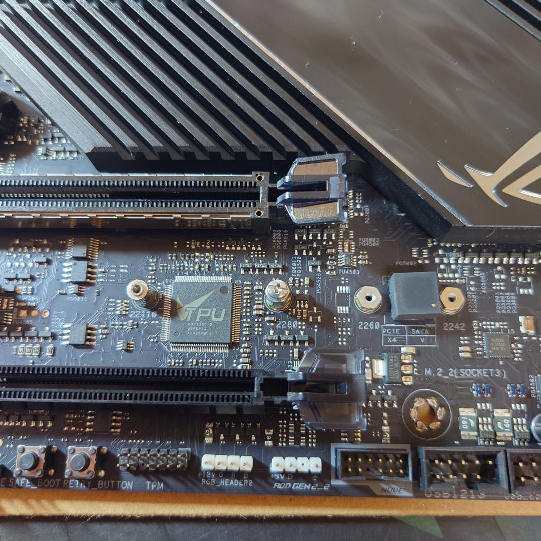 ASUS X570 ROG Crosshair VIII Dark Hero美品