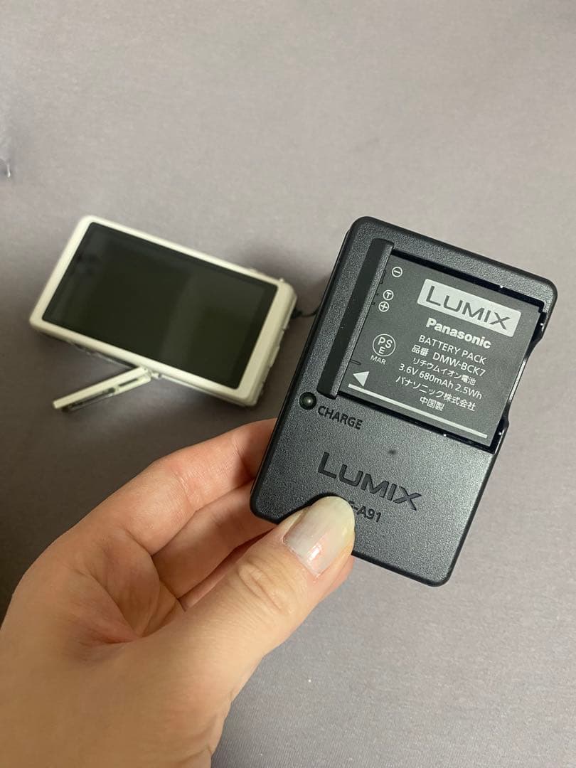 美品　LUMIX デジタルカメラ DMC-FX77