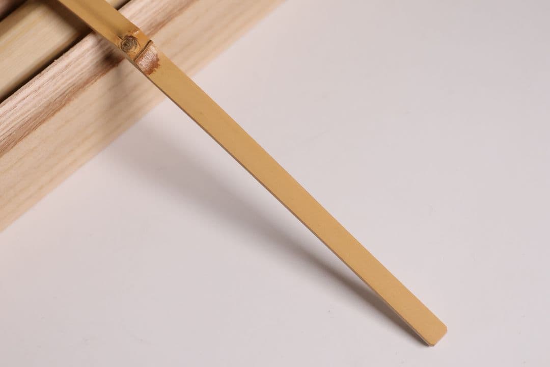 【CM148】茶道具 大徳寺高桐院 松長剛山 銘「耳菜草」白竹 茶杓 下削・宗秦