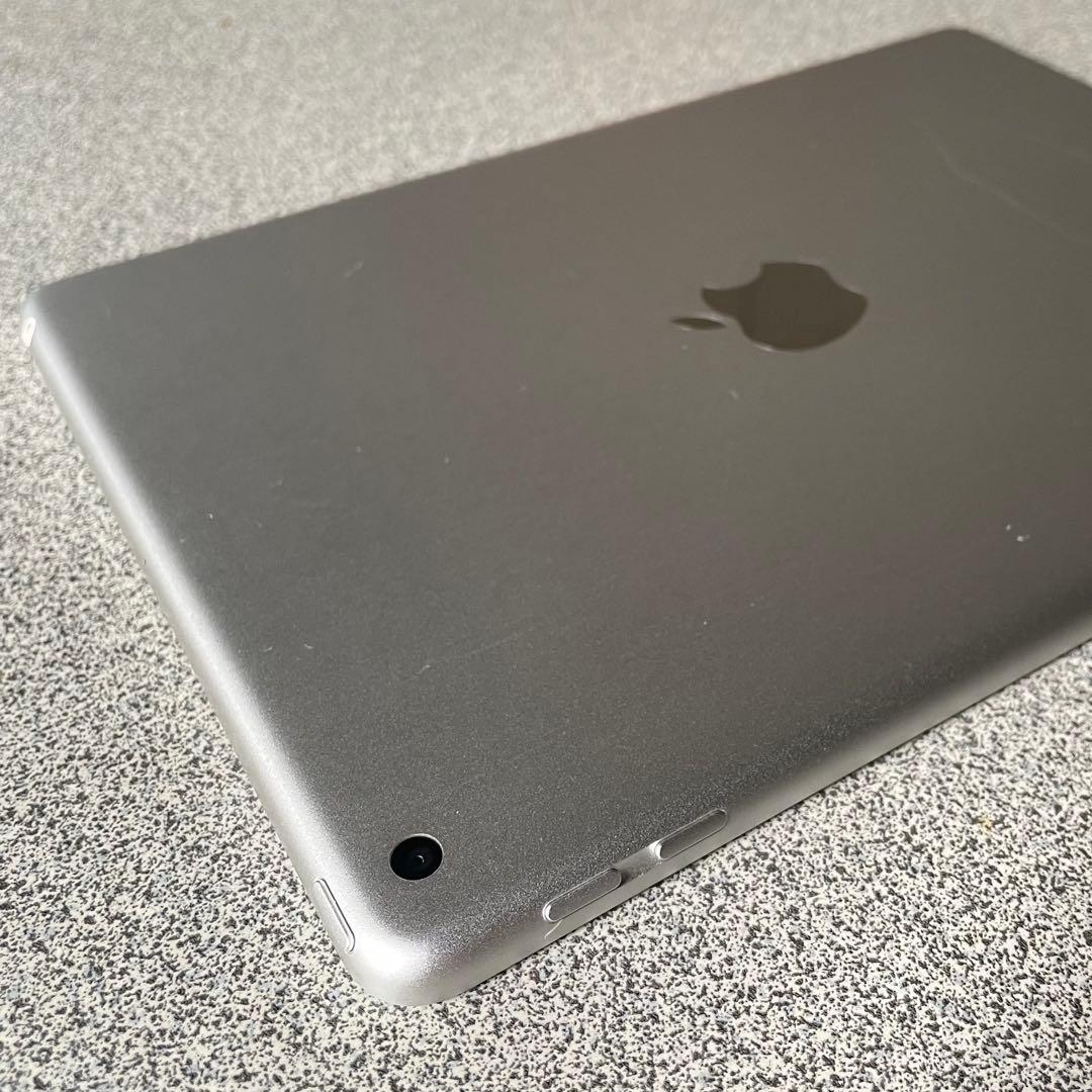 送料無料 F21 iPad 第5世代 シルバー 32GB Wi-Fi A1822