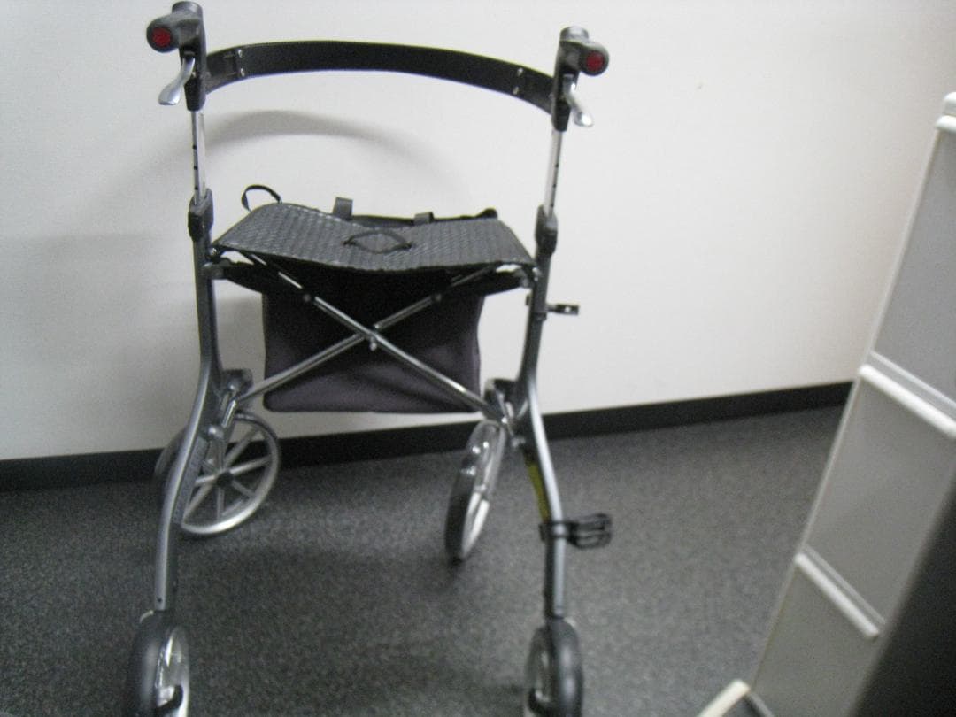 トラストケアウォーカー レッツフライ 歩行車 シルバーカー 竹虎