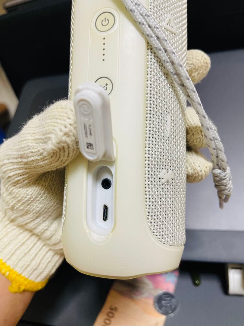 【美品】 JBL FLIP4 ワイヤレススピーカー 白い