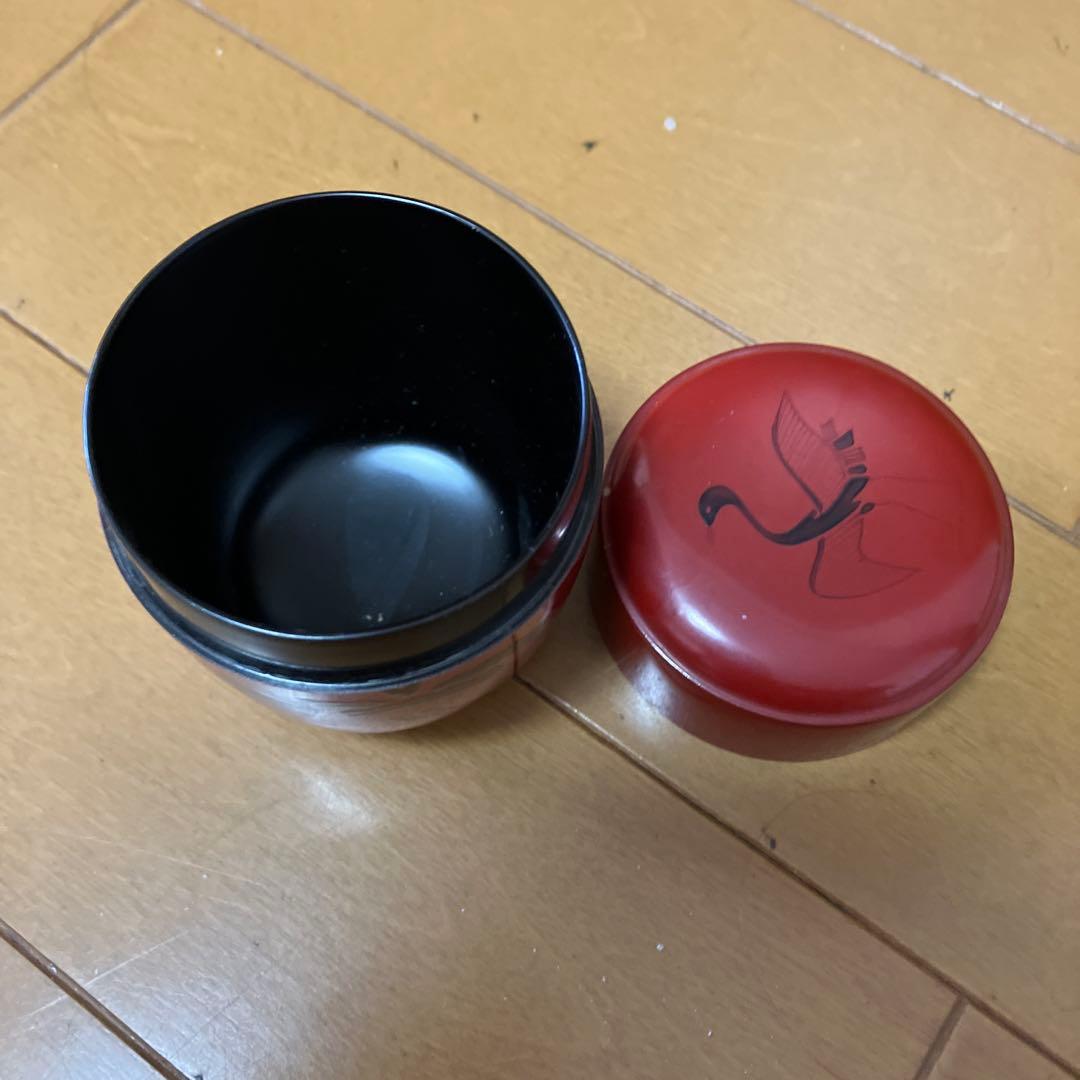 赤い蓋付き棗