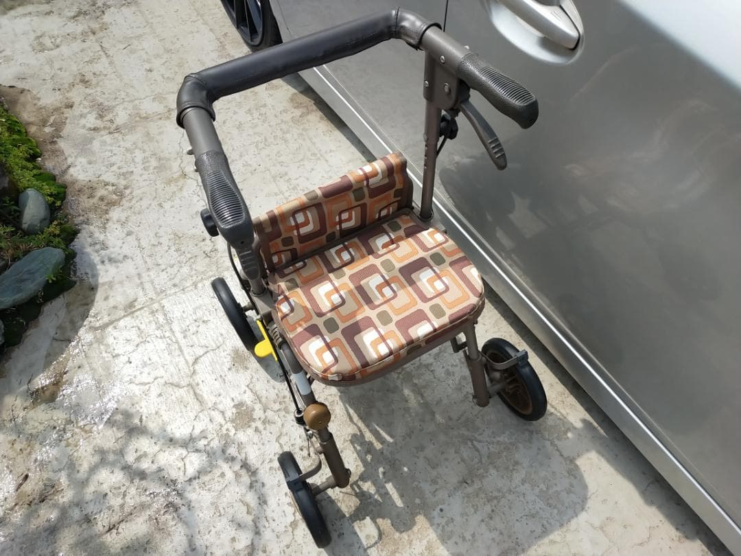 美品シンフォニーライト GAブラウン 歩行車 歩行器 高齢者 老人 介護用