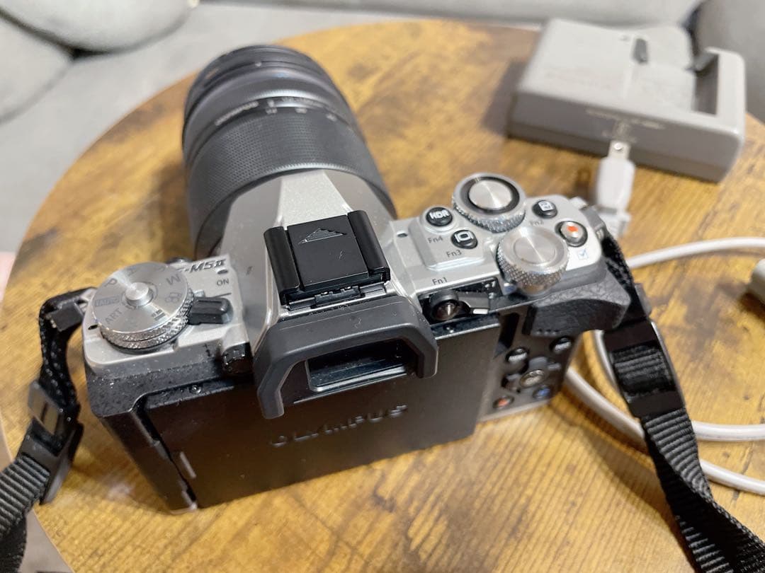 OLYMPUS OM-D ミラーレス一眼 本体