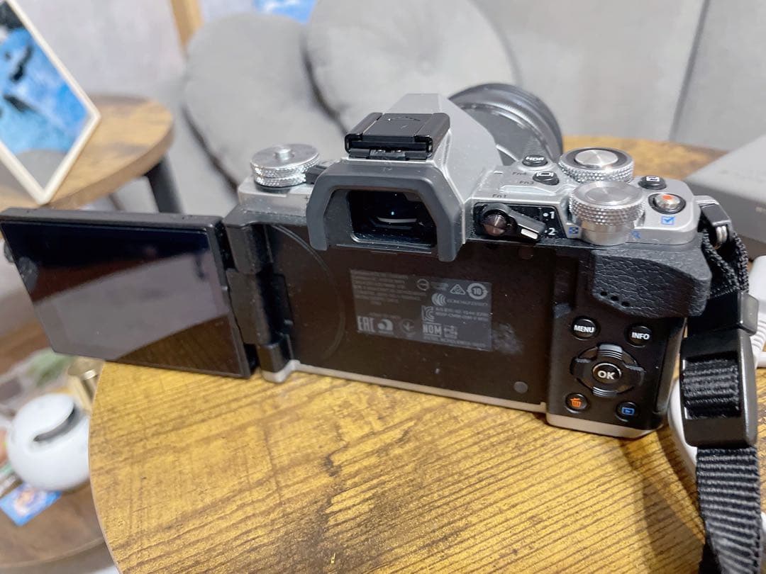 OLYMPUS OM-D ミラーレス一眼 本体