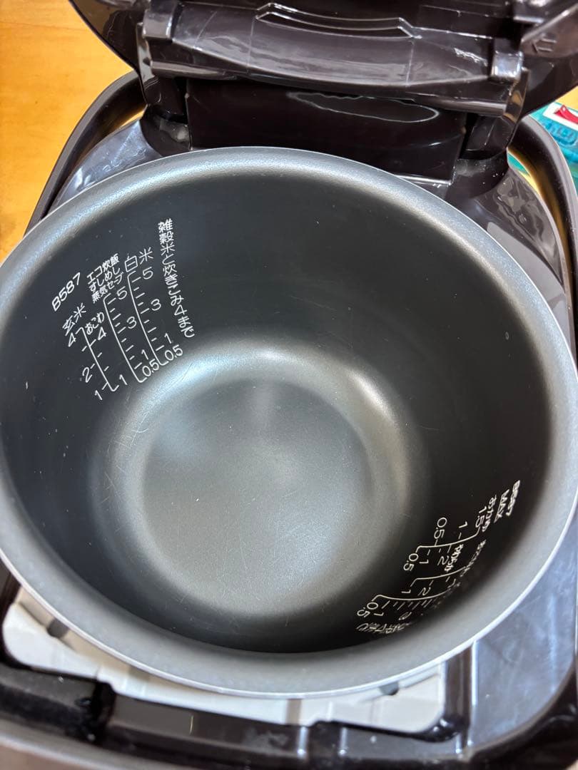 女性オーナー象印　圧力IH炊飯器　5.5合　 NP-ZW10 　　2022年製