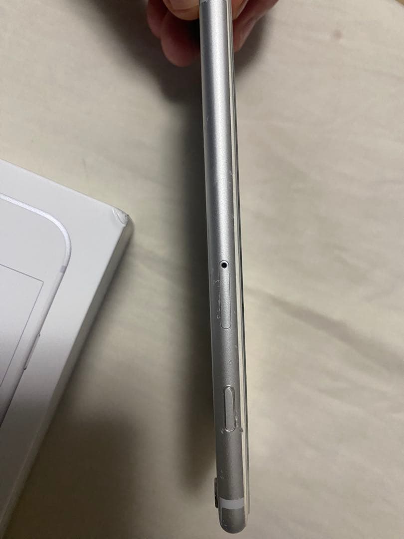 【ケース/アクセサリー完備】Apple iPhone 6s 32GB シルバー