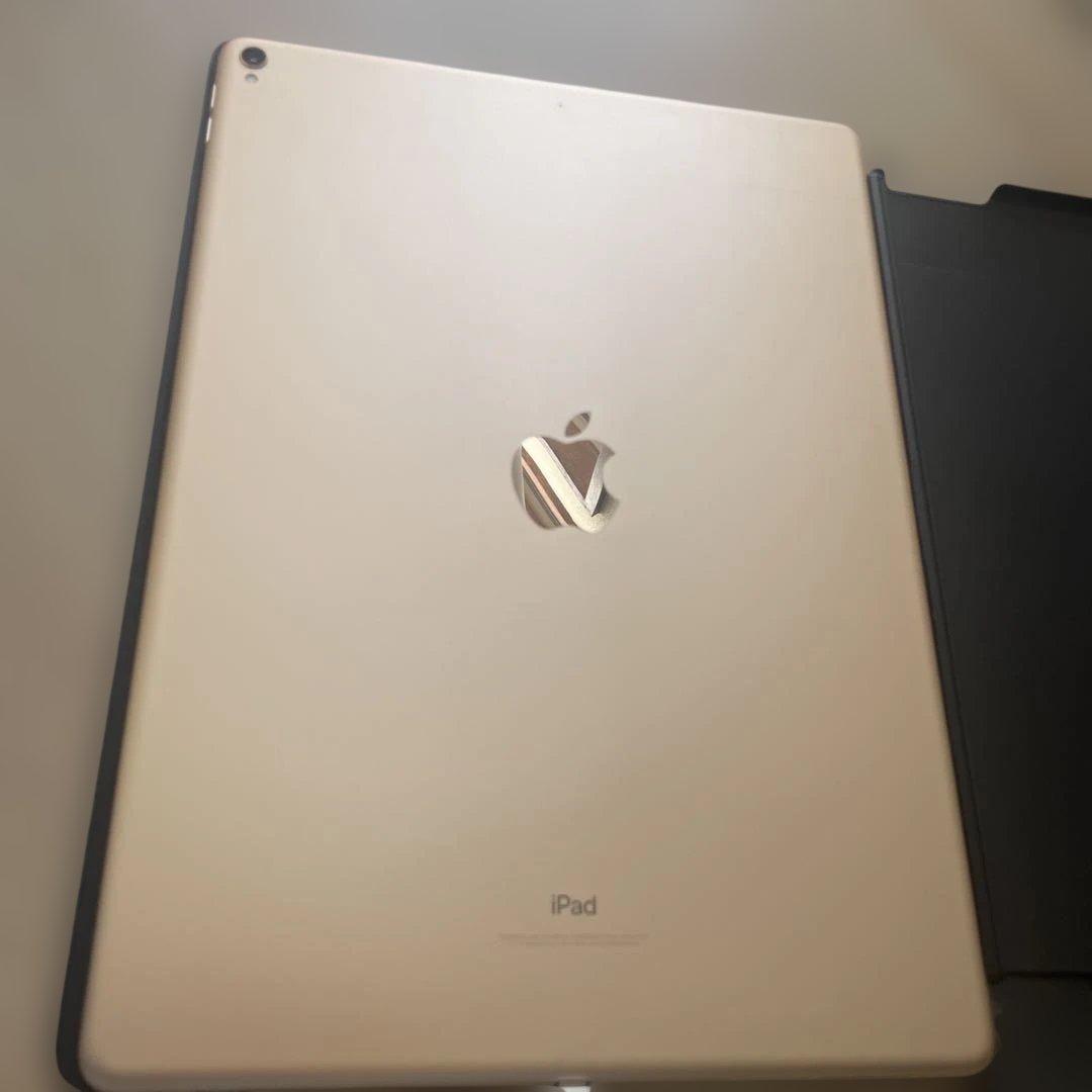 iPad Pro 12.9インチ（第2世代）logi キーボードとカバー付き！