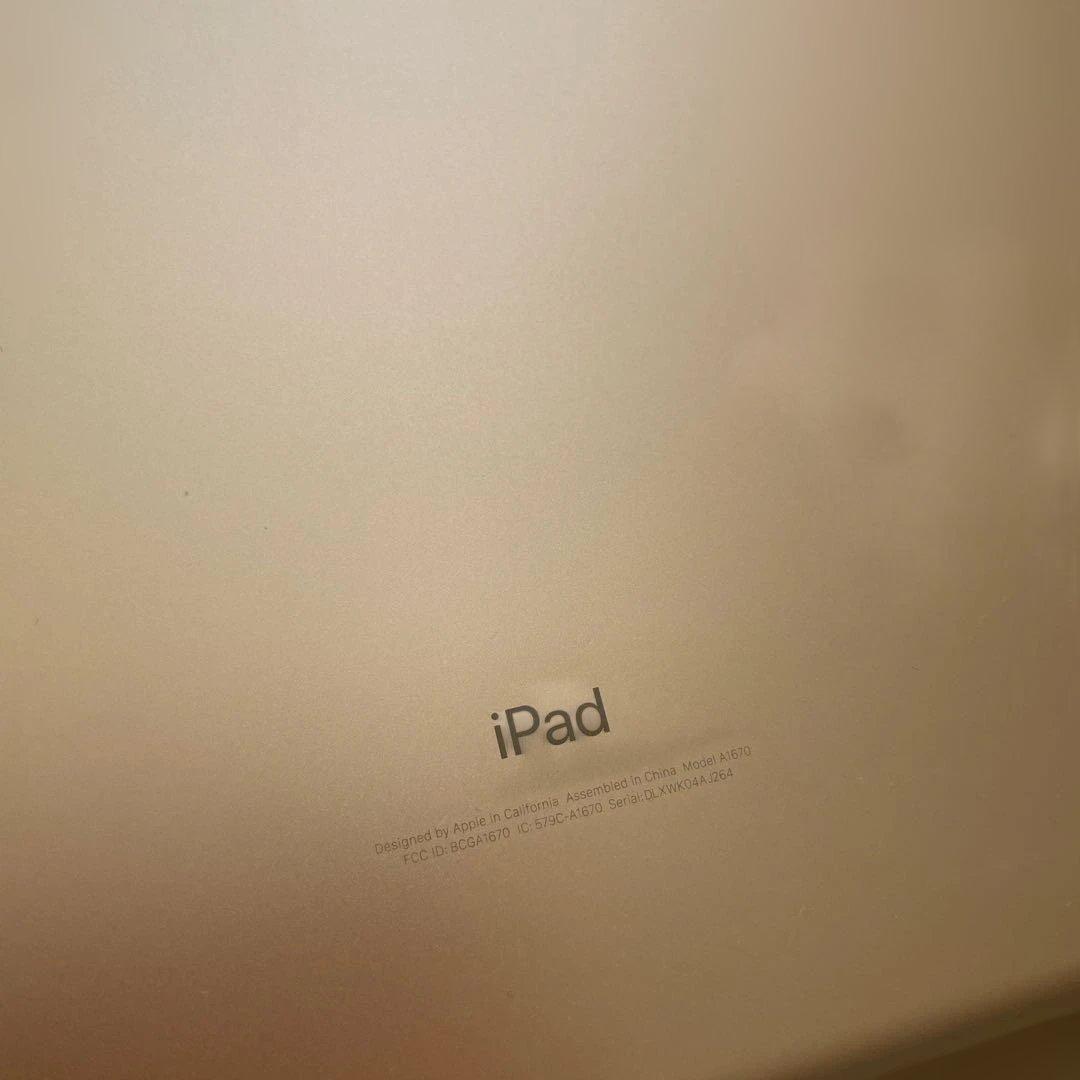 iPad Pro 12.9インチ（第2世代）logi キーボードとカバー付き！