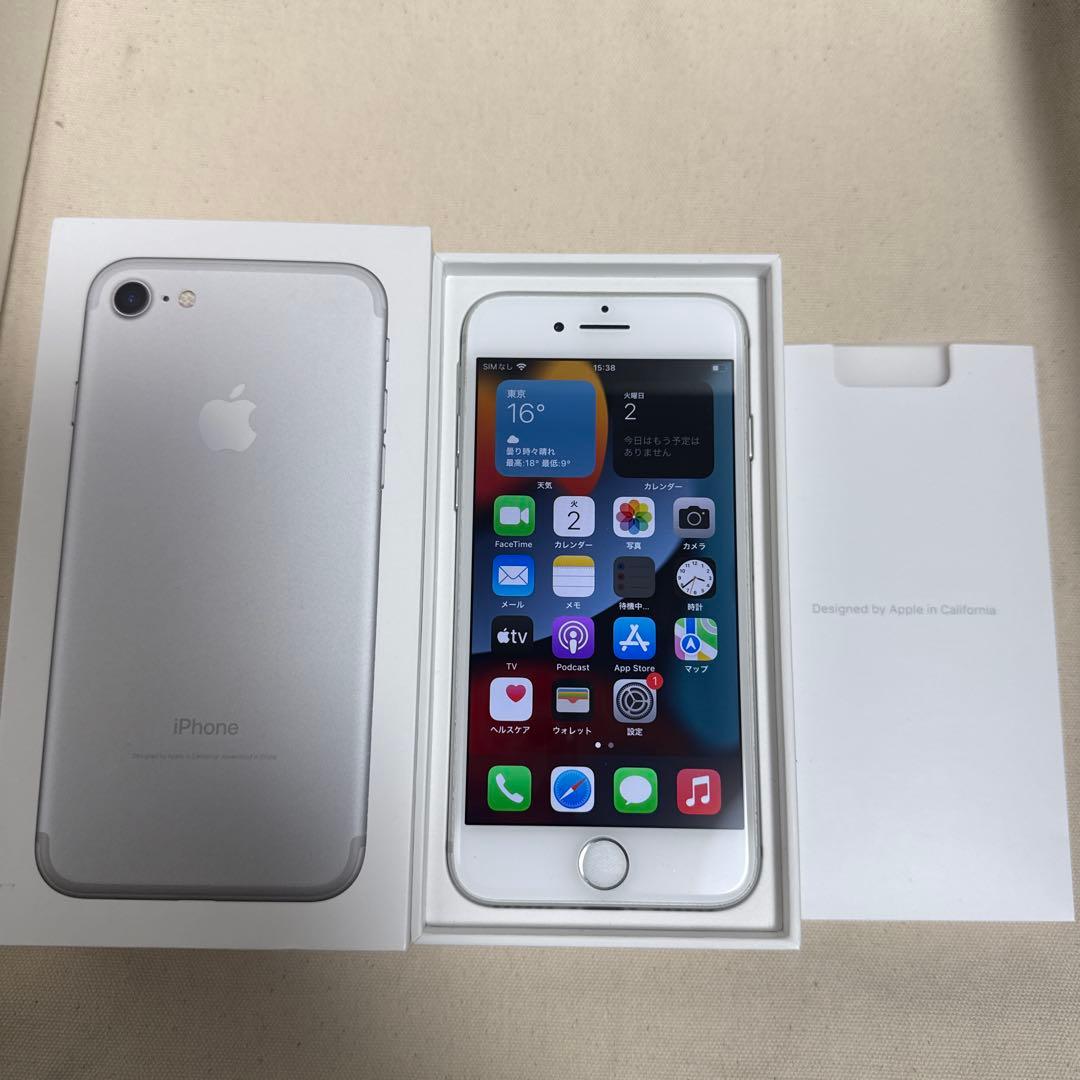 Apple iPhone 7 128GBシルバー 本体