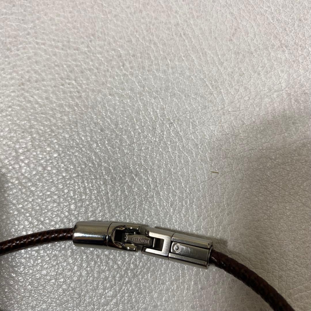 美品 phiten ファイテン RAKUWAブレス X100 レザータッチモデル