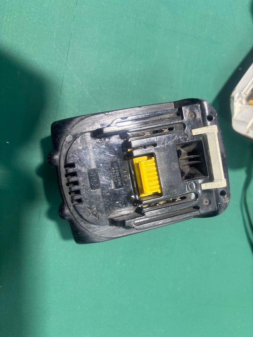 Makita コードレスクリーナー 掃除機 14.4V バッテリー付き