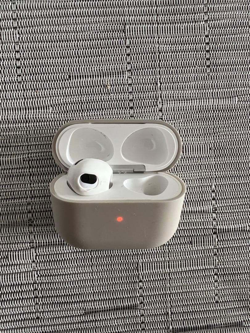 AirPods3本体 Lightning充電ケーブル付き　右耳なし