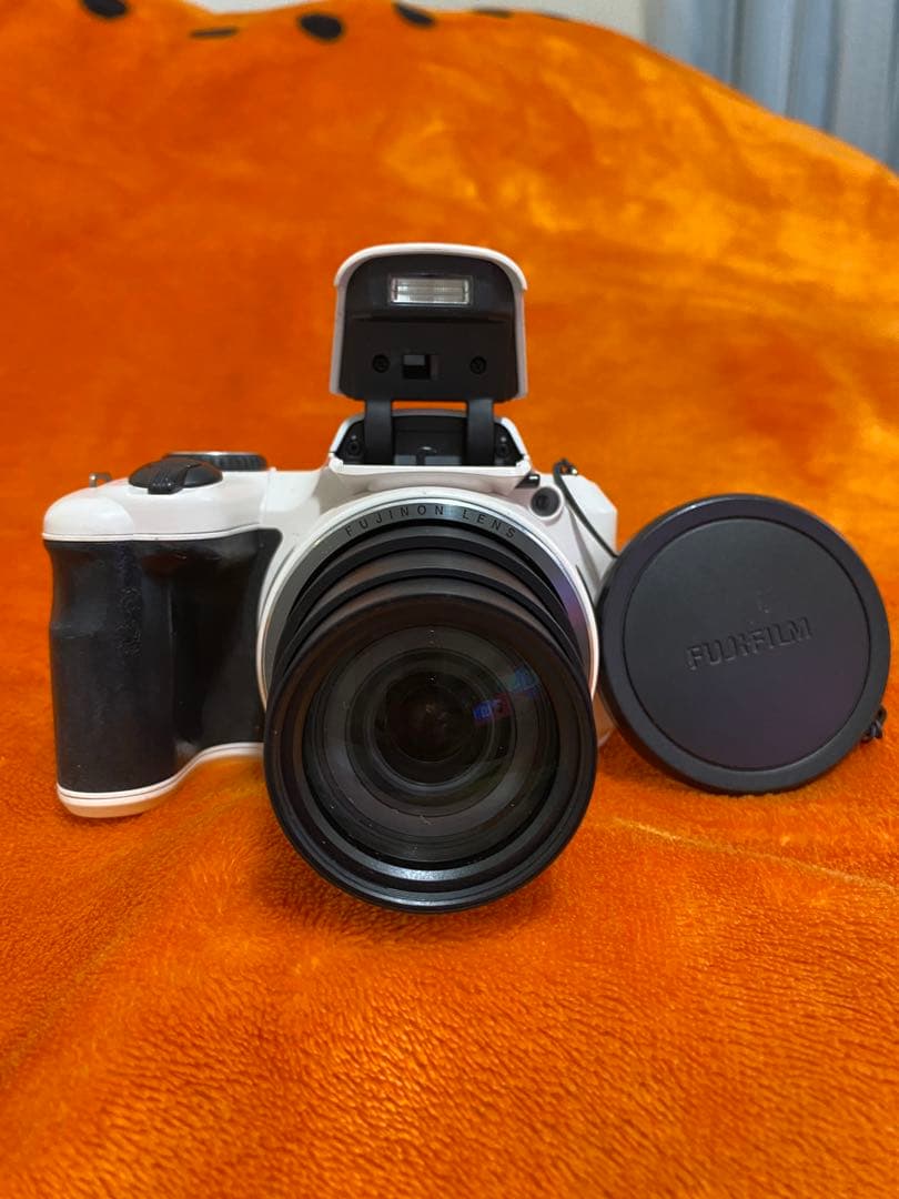 激レア白ホワイト❤️FUJIFILM FINEPIX S コンパクトデジタルカメラ